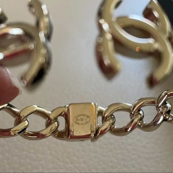 ❌SOLD❌Authentic Chanel Gold Cuff - Picture 4 of 12